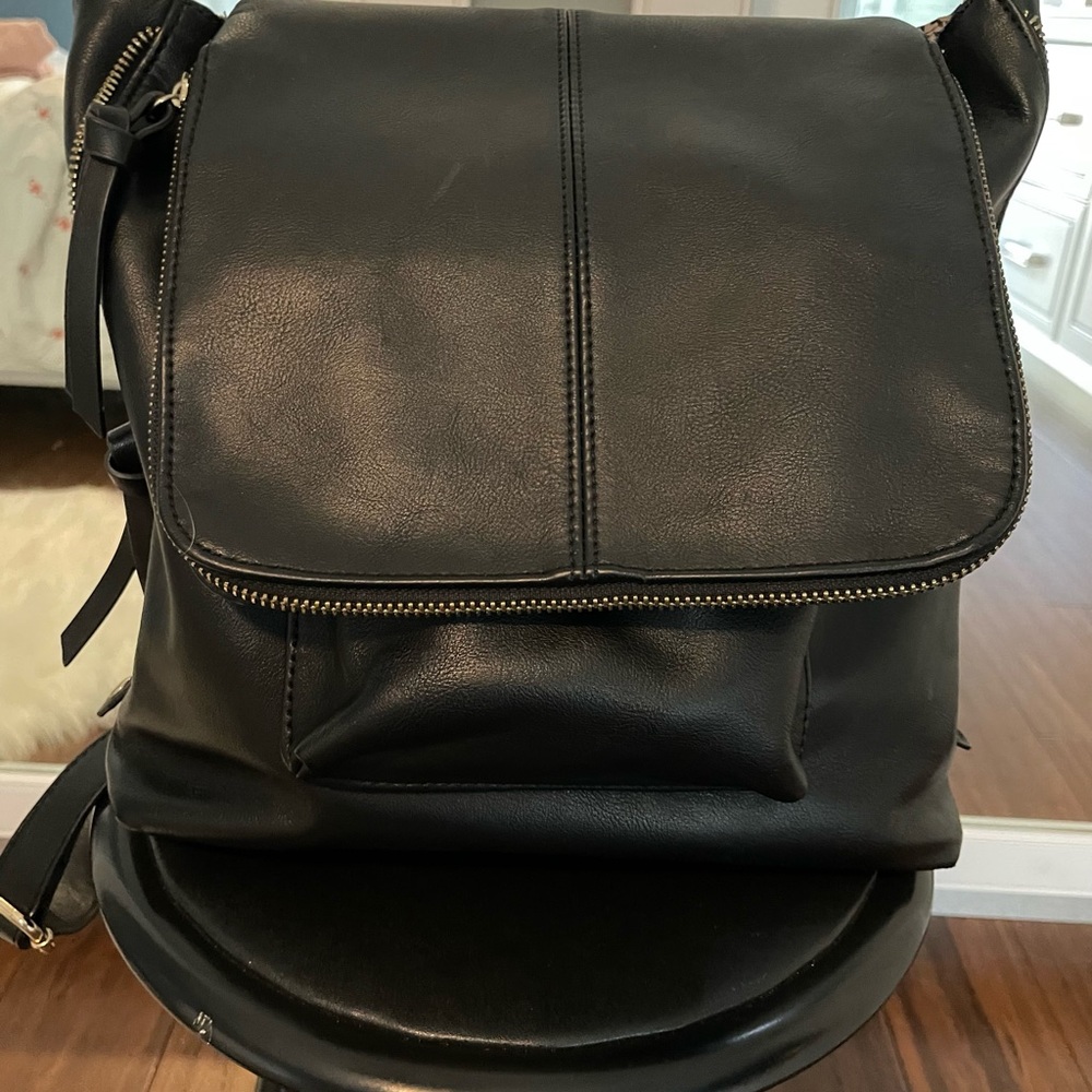 INC INTERNATIONAL CONCEPTS
Elliah Convertible Backpack